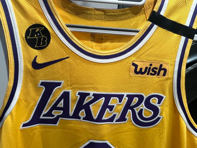 湖人队退役了哪几号球衣