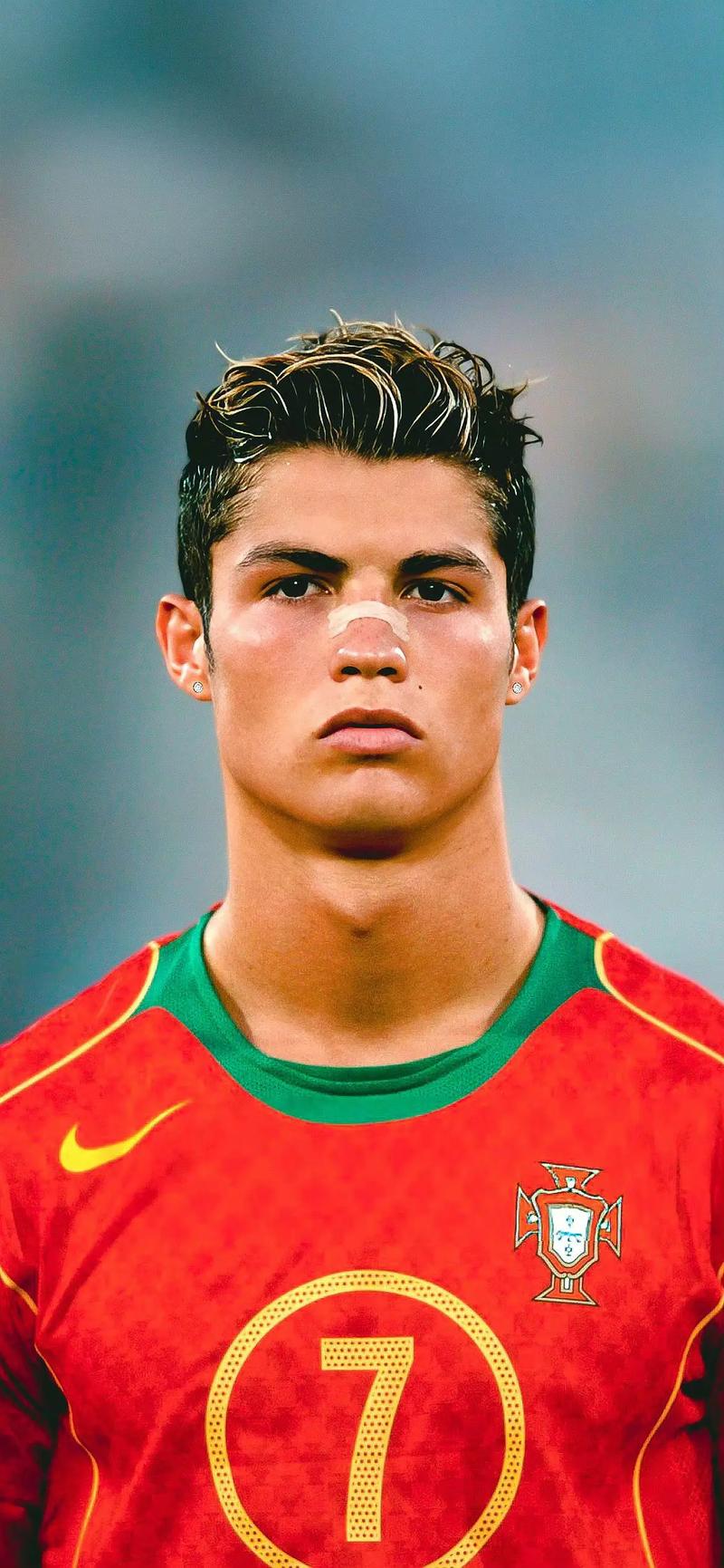 c罗在皇马多少钱一年