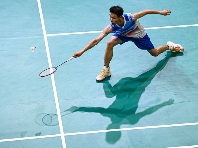 打羽毛球很厉害的