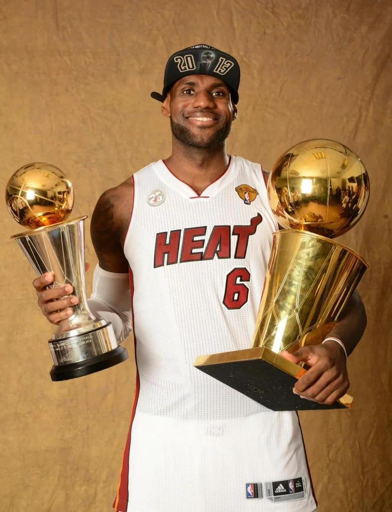 詹姆斯四次总冠军分别是