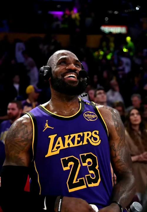 詹姆斯稳坐历史第二