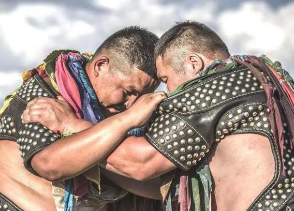 摔跤是属于哪个民族的