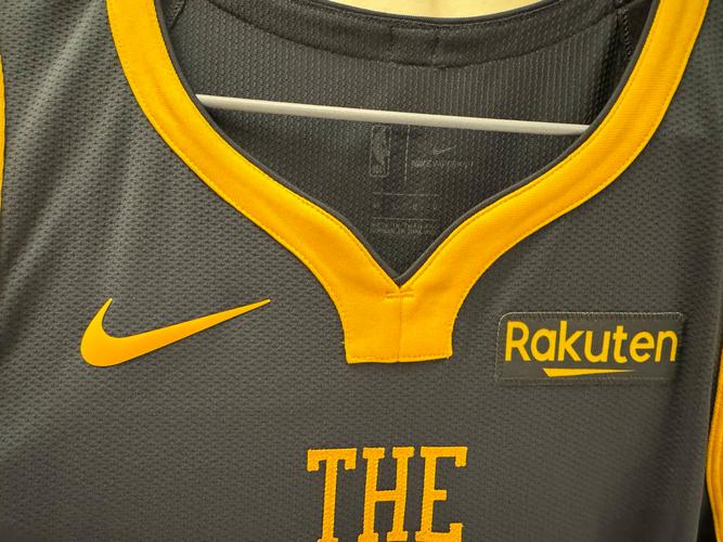 汤普森穿过几号球衣的