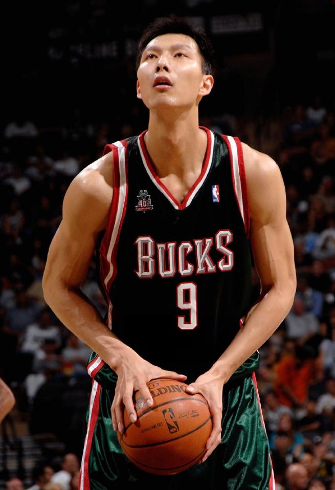 易建联在nba哪几个队呆过了