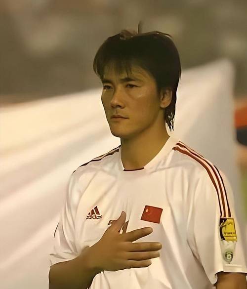 2004年国足队长是谁