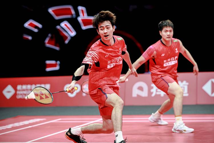 男子组羽毛球