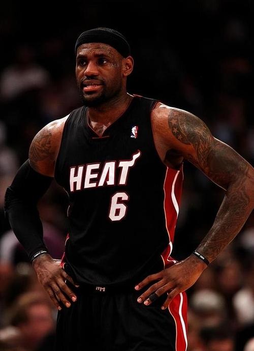 詹姆斯霸王步是学奥尼尔的吗