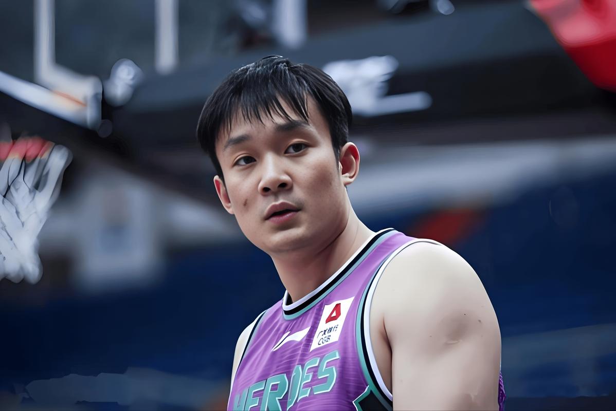 丁彦雨航得分后卫