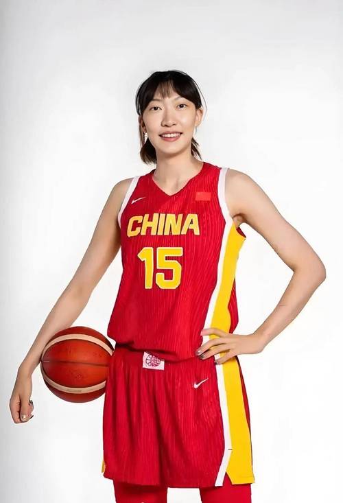 现役中国女篮队长是谁