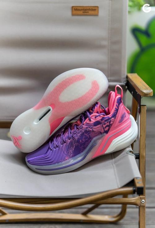 林书豪联名的特步鞋