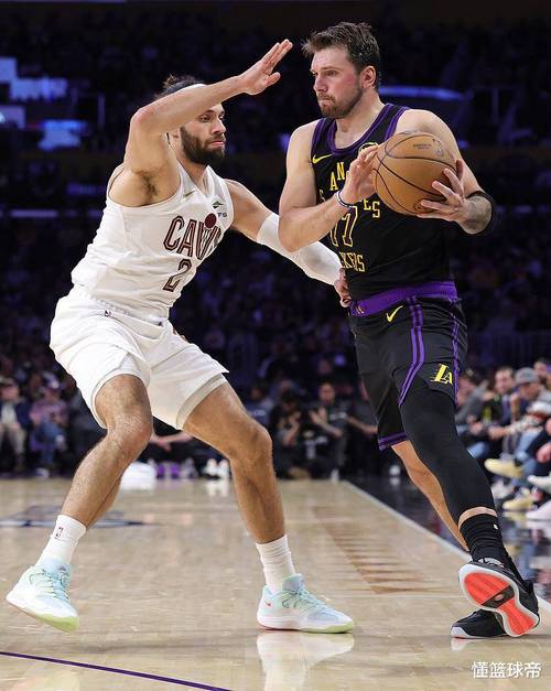 nba勇士vs骑士第一节