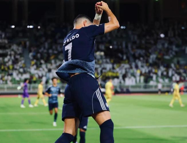 世界杯最远的远射是谁完成的