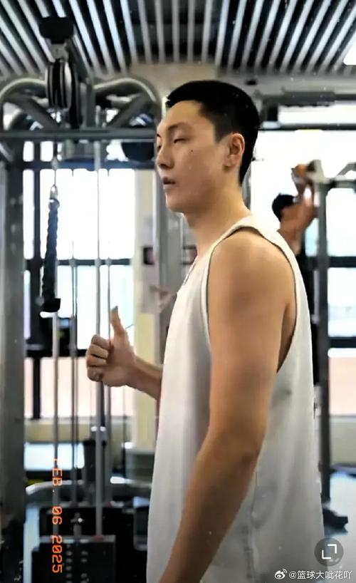 胡明轩家里做什么的