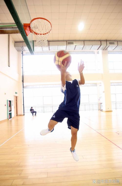 篮球基础训练动作运球