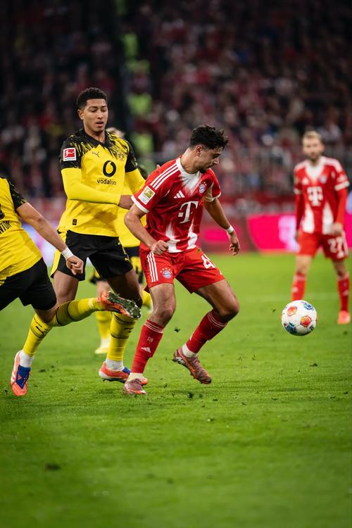 今天巴萨对拜仁几点