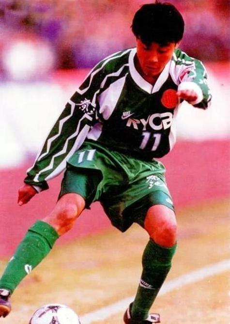 高峰踢球什么水平